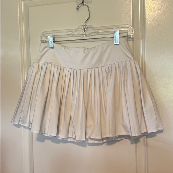LAURA ASHLEY Bright White Pleated Overlay Skort - Picture 9 of 10